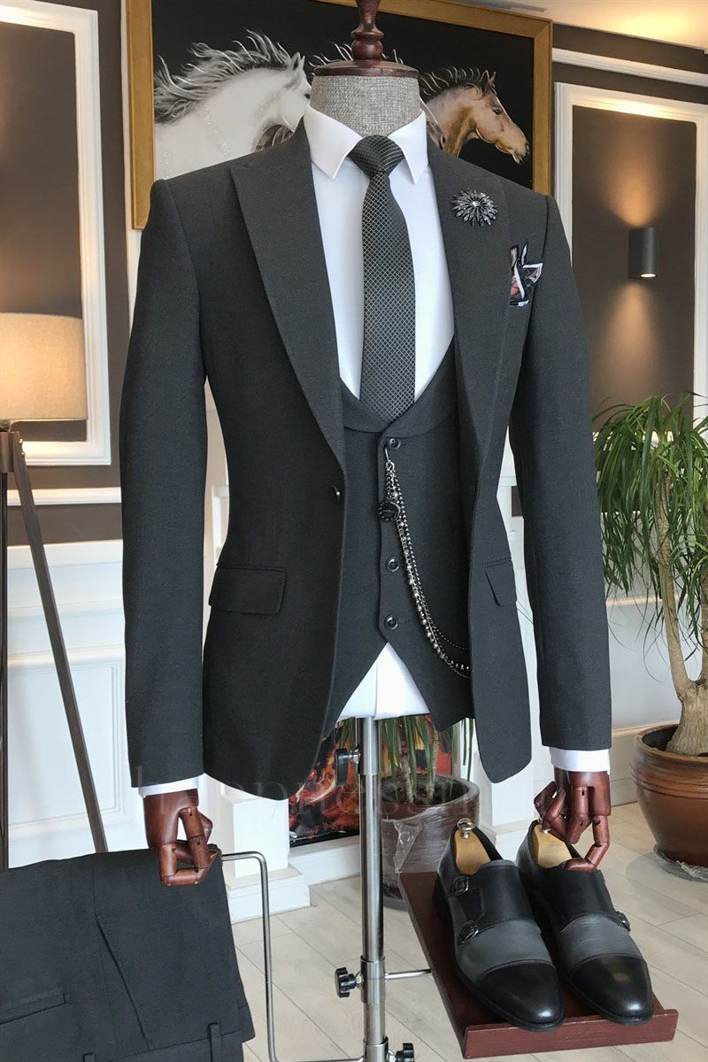 Vasilis Stylish Formal Peaked Lapel One Button 2 Flaps Business Suits For Men