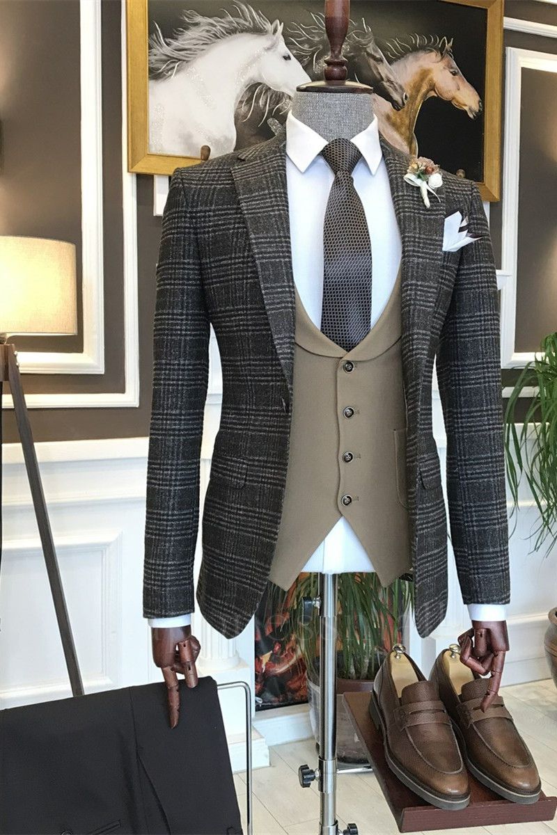 Chic Dark Grey Plaid Three Pieces Peaked Lapel Business Men Suits | Happnessmall