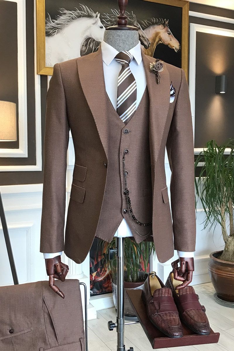 Chic Brown Best Fitted Peaked Lapel Three Pieces  Business Men Suits | Happnessmall